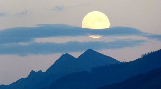 Full Moon in Scorpio: Authentic Love Is Not the Love of Fairy Tales