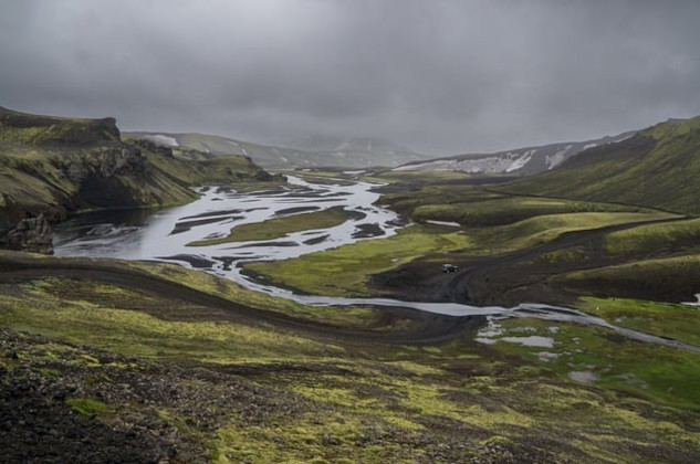 a river flowing around rocks and small islands