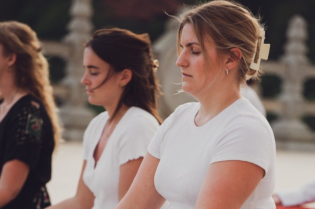 women meditating