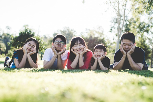 InnerSelf's Weekend Inspiration: February 28, March 1 -2, 2025 A smiling family. Image by Daniel Park from Pixabay.