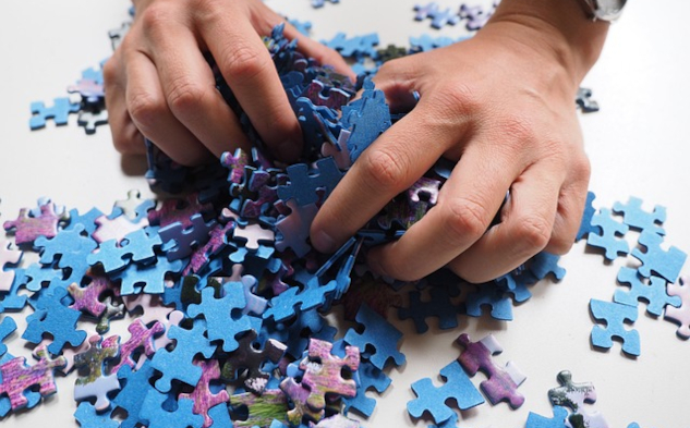 InnerSelf's Weekend Inspiration: April 18-19-20, 2025 Hands mixing up all the pieces of a puzzle. Image by Hans from Pixabay.
