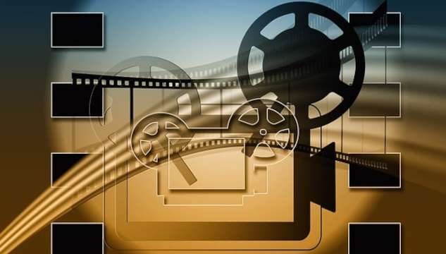 A movie projector and several screens. Image by Gerd Altmann from Pixabay.&nbsp;